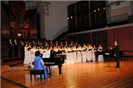 杨永康在悉尼音乐学院音乐厅指挥“欢乐和谐经典合唱音乐会“ 