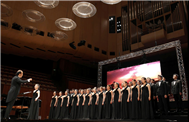 2015年8月15日楊永康在悉尼歌劇院音樂廳指揮中國歌劇舞劇院合唱團演出