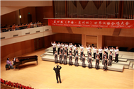 2010年8月 在北京音乐厅颁奖音乐会上指挥《哎哟，妈妈》杨永康编合唱